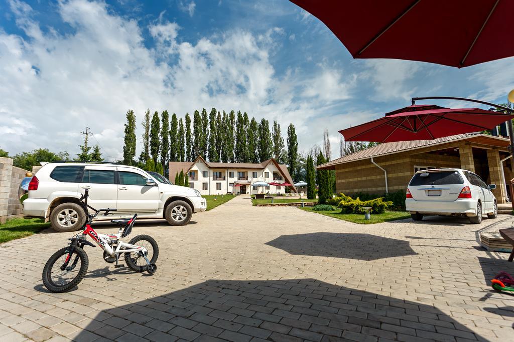 Dolinnka Hotel Tscholponata Exterior foto
