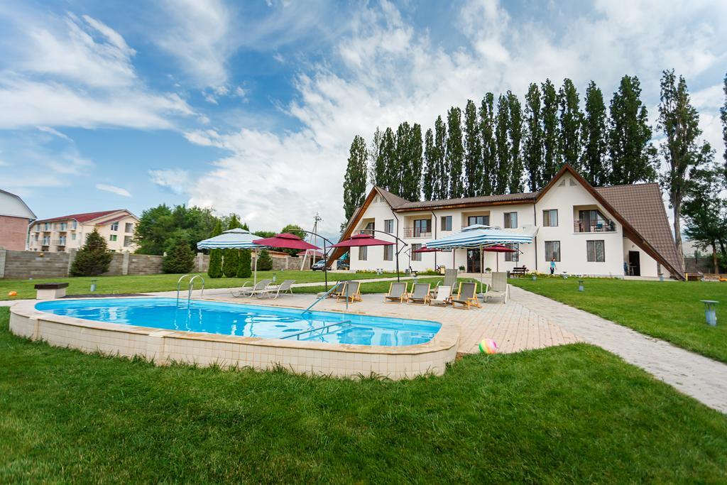 Dolinnka Hotel Tscholponata Exterior foto